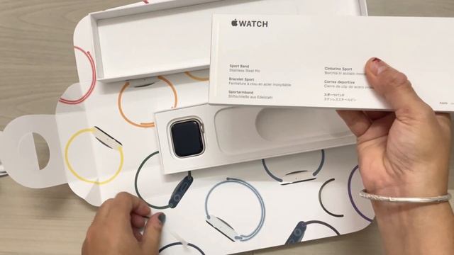 Unboxing Apple Watch SE (2nd Gen) 40 Mm Starlight Aluminium Case With Sport Band