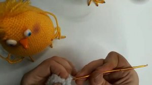 Как вязать из пушистой пряжи софти. Яйцо крючком.