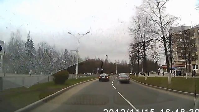 Обгон в Жодино при выезде на главную дорогу. смотреть онлайн