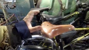 Поставил китайское седло на велосипед, и ригидную вилку.