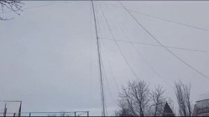 Установка мачты 20 метров в одни руки с помощью телфера.