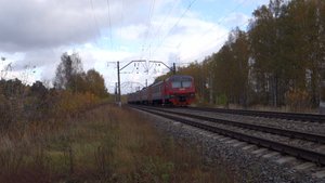 Электропоезд ЭД9Э-0037 сообщением Нижний Новгород - Семёнов прибывает на станцию Киселиха