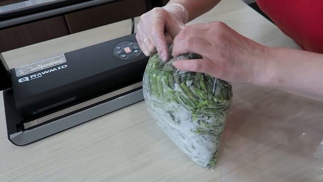 Полезная и долгожданная ПОКУПКА / вакуумный упаковщик RAWMID Future RFV-04 / Идея ужина Vika Siberia