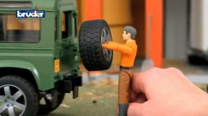 Игрушка Bruder Джип Land Rover Defender М1:16