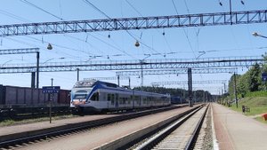 ЭПр - 001 проследует транзитом станцию Степянка.