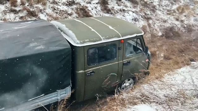 Кто сильнее? Land Cruiser 200 vs Mercedes G350 + ГАЗель 4x4 vs UAZ | PRADO и НИВА - OFFROAD Battle смотреть онлайн