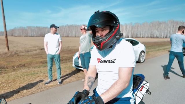 ЖАРКИЙ СТАРТ BMW X6M vs AMG C43 vs BMW 750d + Mercedes S500 vs BWW 535i смотреть онлайн