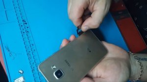 Как снять заднюю крышку телефона // Как отклеить крышку телефона // Разборка телефона