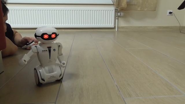 Макробот - интерактивная игрушка