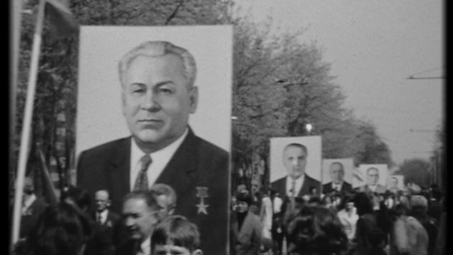 Демонстрация 1 мая 1980 г. Оцифровка киноплёнки 16-мм, ч/б, 16 к/с
