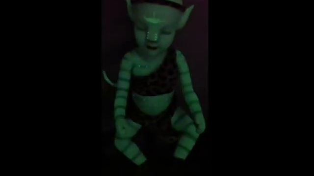 Reborn baby looks like Avatar and glow in the night so cool! |charlesen.com смотреть онлайн