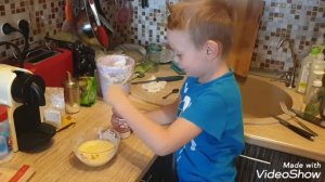 ШОК! РЕБЁНОК ГОТОВИТ ОМЛЕТОПИЦЦУ В 4 ГОДА!