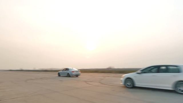 Audi RS6 vs BMW M5 vs AMG E63S - DRAG RACE + бонус BMW X5M, X6M, M3 e92, Golf R, WRX Sti - versus смотреть онлайн