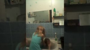 Пранк над Полей !захлебнулась в ванной