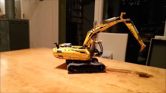 Lego 8043 Excavator Ultimate Plus Comaprison 7.2 V vs 11.1 V Short Version смотреть онлайн