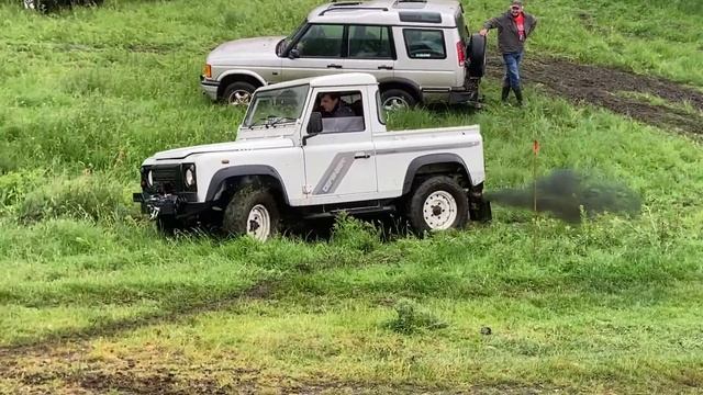 Classic Range Rover, Forward Control 101, plus other assorted Land Rovers at a BLRC RTVT and TYRO смотреть онлайн