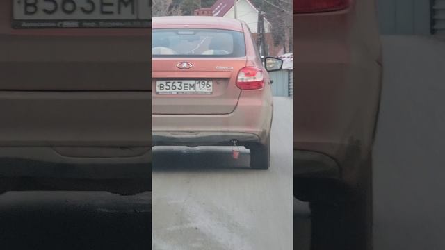 Не иначе, как на дачу едет