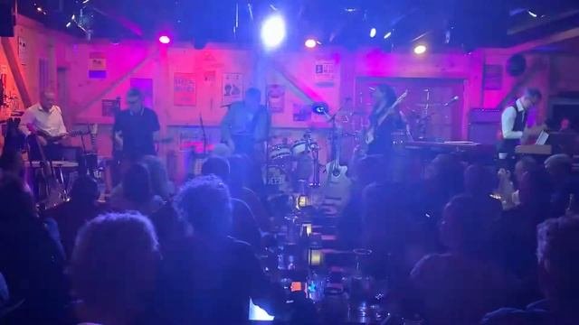 SQUEEZE — DARYL’S HOUSE — 2019-08-14 — Slap & Tickle | Love’s Crashing Waves