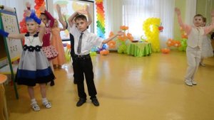 Зажигательный вход на выпускном в детском саду