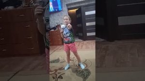 Танька танцует под Апаксика