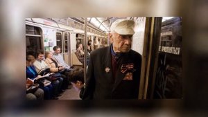 Вот почему в Европе не принято уступать место старшим!