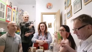 Мы сидим на кухне с котом 😻😸