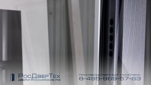 Дверь с терморазрывом для частного дома со стеклом и ковкой, отделка шпонированный МДФ от РОСДВЕРТЕ
