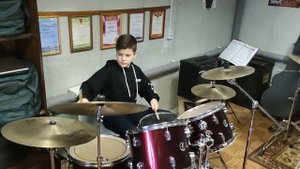 Дамир Самойлов 10 лет. Рыбинск. Недетская песенка. Ударная установка. Барабаны.