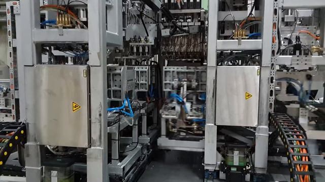 4 clamping station 8 tonnes full electric with 46 servos cont. mono layer extrusion blow molding ma