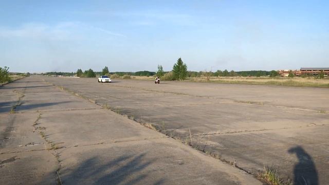 E63 AMG S Mercedes-Benz vs Nissan GT-R st 2 | + moto Ducati Panigale - 1/4 miles versus смотреть онлайн