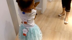 Платье Эльзы Холодное сердце. Анна и Эльза. Видео для детей. Игра для детей. Детский костюм.