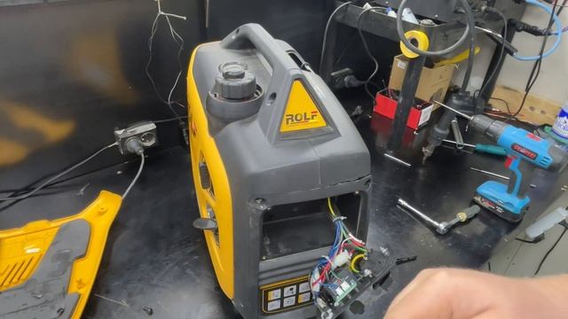 Ремонт бензогенератора ROLF инверторный генератор не заводится ток не даёт +998903362241 Сергей смотреть онлайн