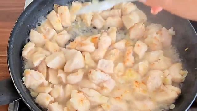 Куриная грудка в вином соусе