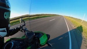 МОТО БИТВА: Aprilia RSV4 vs TRIUMPH TRIPLE 1200RR vs Suzuki GSX-R vs Kawasaki Z1000