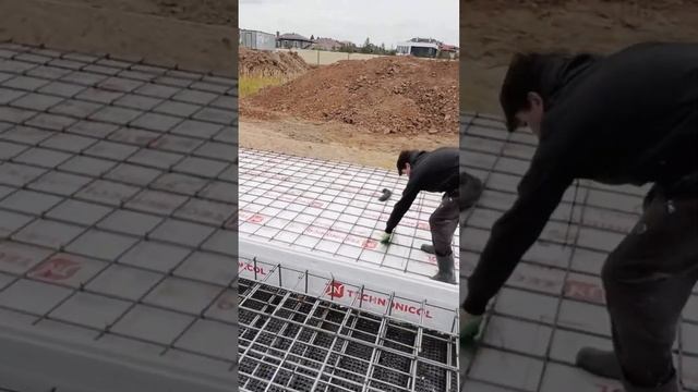 Закончили армирование фундамента