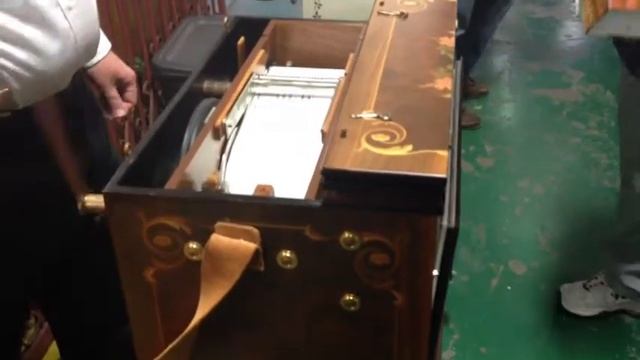 Crank Organ At Broadway Market смотреть онлайн