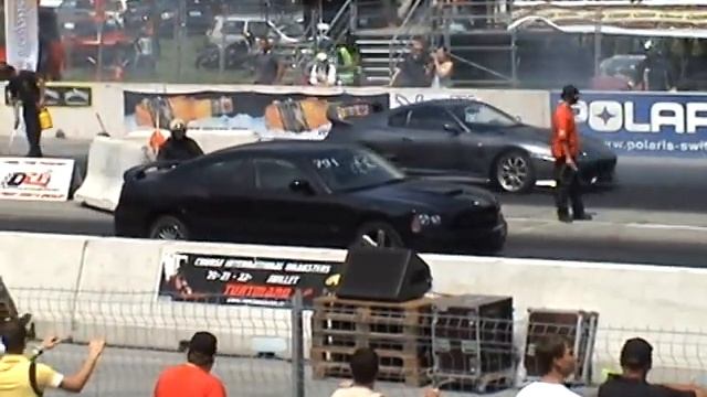 Dodge Charger SRT-8 vs. Toyota Supra смотреть онлайн