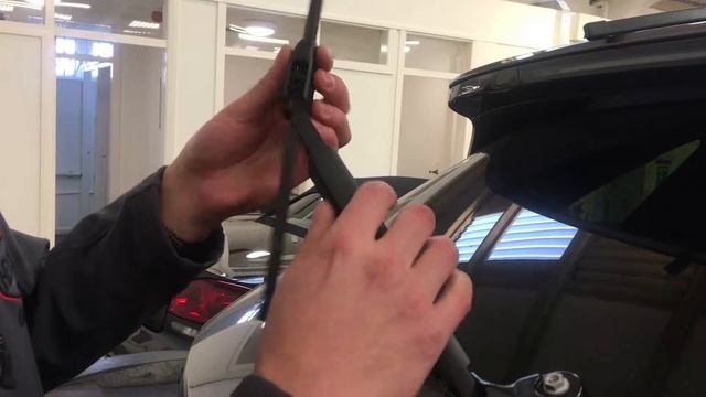 Jaguar F pace how to change a rear windscreen wiper blade смотреть онлайн