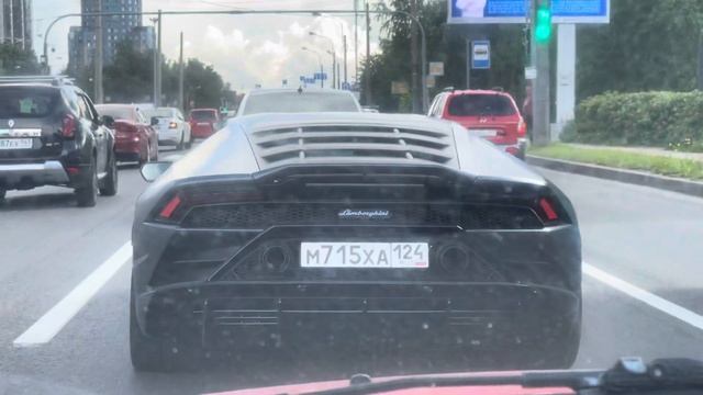 Ламборгини в городе