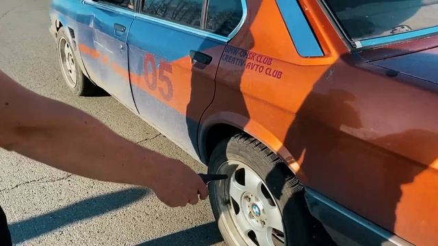 КТО ОБГОНИТ BMW X5M ? Evo 8 Mitsubishi, ТурбоНИВА, TOYOTA Starlet и Subaru WRX STI, BMW 5 new vs old смотреть онлайн