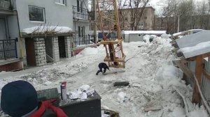 опускание стрелы крана КБ-403