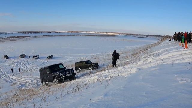 ДИКИЙ Subaru против ДЖИПОВ в ГОРКУ! Гонка Prado vs Pajero Sport, Niva vs Patriot смотреть онлайн