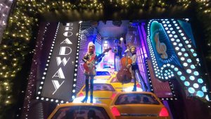 MUST SEE! SAKS FIFTH AVENUE WINDOW DISPLAY 2020