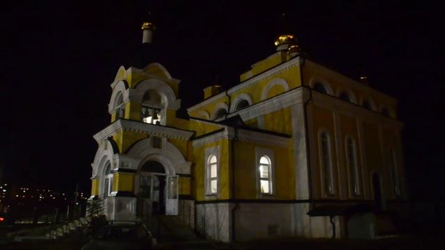 Звонарь Иван Пугачев (12 лет) исполняет первый звон на колокольне Никольского храма г. Воскресенск смотреть онлайн