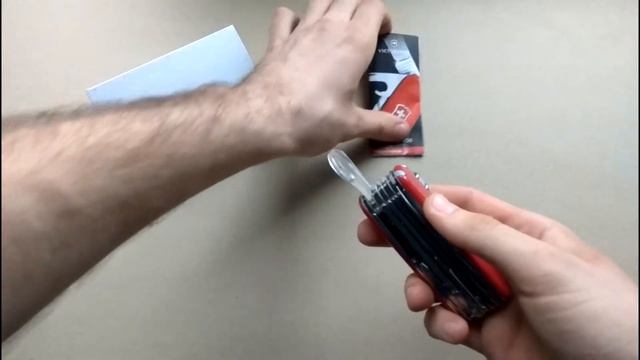 Мультитул Victorinox SwissChamp 1.6795