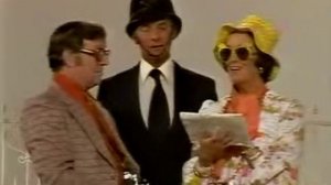 Follow Me BBC Learning 4.(Left, right, straight ahead)