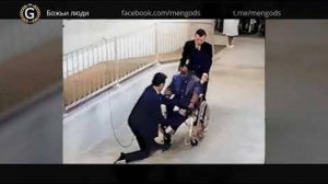 Человек встал с инвалидной коляски после молитвы. А.А. Аллен