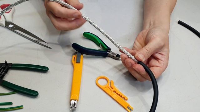 초보자도 20년 경력의 엔지니어처럼 만들어주는 독일 아이템 [크니펙스] 에르코 스트리퍼 16 95 01 SB смотреть онлайн