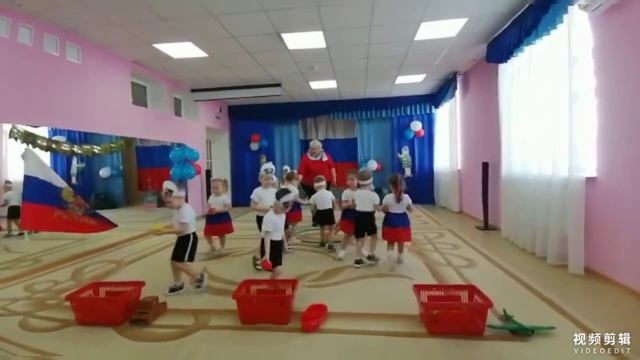 Группа «Карапузики.Поздравляем пап!»Воспитатели:С.И.Шавлова и Л. А.Шушура,муз.рук Н.В. Коваленко.