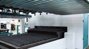 Станок лазерной резки листа LXSHOW LX3015PA с автоматической системой загрузки.